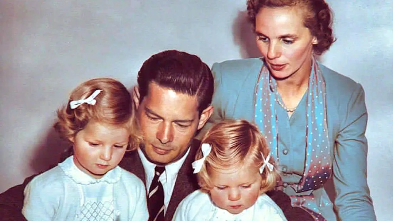 Ziua Regalității. Gabriela Firea, omagiu adus Regelui Mihai: „A fost un exemplu de loialitate față de statul român, un simbol al demnității”