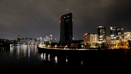 FT: Autoritățile de supraveghere bancară din UE avertizează că RELAXAREA reglementărilor riscă să provoace un nou COLAPS financiar