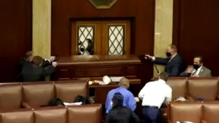 Femeia împușcată în piept la Capitoliul american a murit. Este prima victimă a protestelor violente din SUA (VIDEO)