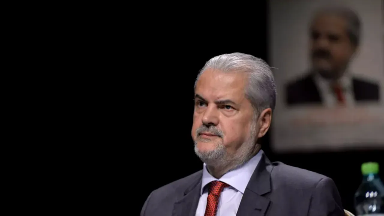 Adrian Năstase a fost operat la spitalul „Foișor”. El a suferit o intervenție destul de complicată