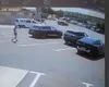 MOMENTUL în care o femeie este băgată cu forța într-o mașină, de doi indivizi în Bacău. Suspecții au fost prinși