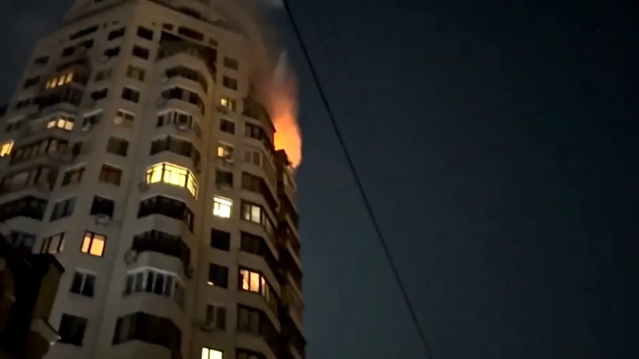 Atac masiv rusesc cu rachete balistice și sute de drone asupra Kievului. Cel puțin trei victime și blocuri de locuințe, puternic avariate în plin ger