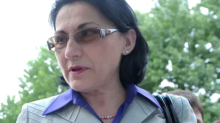 Ministrul Andronescu către directorul unei școli fără apă și cu toaleta în curte: Aveți o școală de îmi vine să plâng!