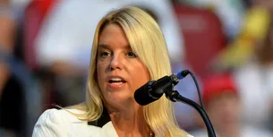 <span style='background-color: #0d0089; color: #fff; ' class='highlight text-uppercase'>EXTERNE</span> Donald TRUMP a numit-o pe Pam Bondi pentru funcția de Procuror General