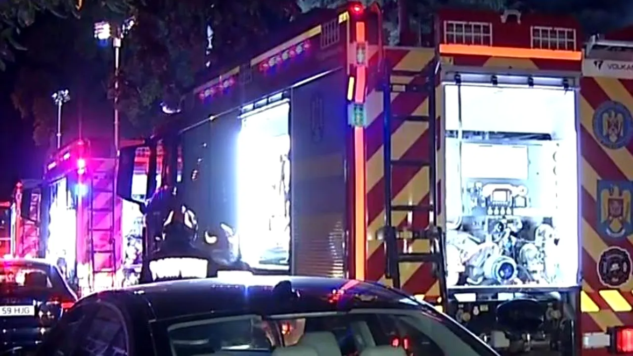 Tragedie în zona Aviatorilor din Capitală. O persoană a murit după ce mansarda unei case a luat foc