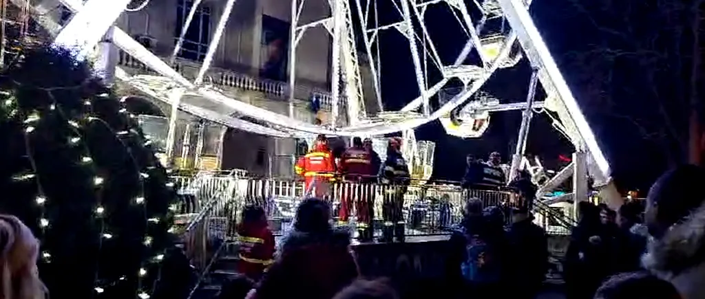 VIDEO | Roata panoramică din Târgul de Crăciun din Constanţa a rămas blocată cu 45 de persoane, dintre care 29 de copii