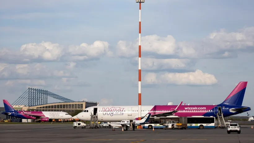 Scandal pe Aeroportul Otopeni | Zeci de pasageri WIZZ AIR nu au mai putut urca la bord: ”Mi-am luat și oul să ciocnesc în avion, n-am apucat să urc