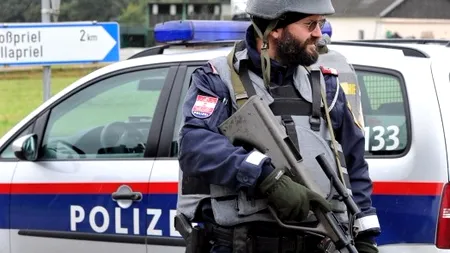 Doi români care transportau ilegal 13 imigranți, arestați în Austria