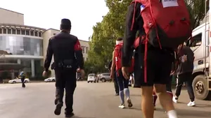 Cel mai mare scandal internațional din istoria Asia Express. Armata și poliția locală au descins peste echipa emisiunii și au arestat 51 de persoane: concurenți, producători și tehnicieni
