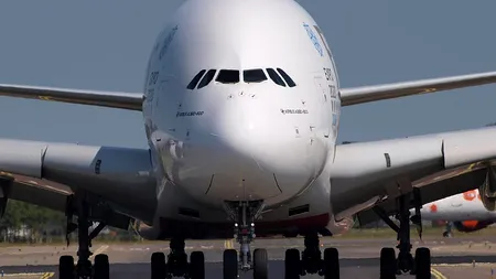 Cursă de linie Atlanta-Barcelona, „deturnată” de un pasager care a suferit o CRIZĂ mai puțin obișnuită. „E o problemă de risc biologic”