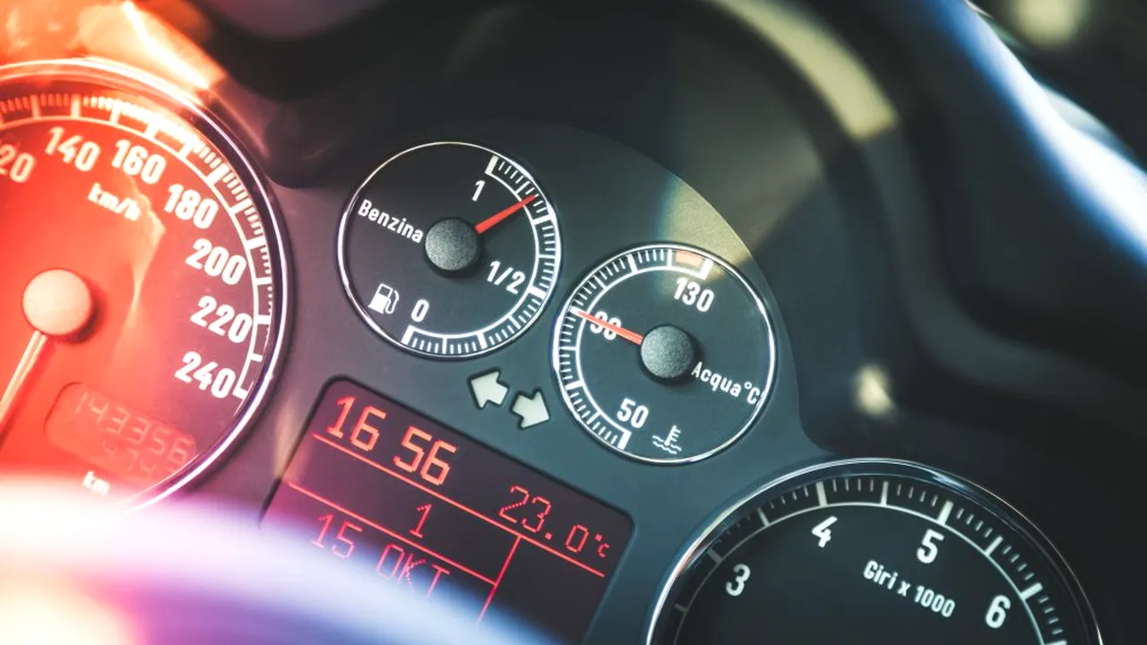 Cei care modifică kilometrajul mașinilor second hand ar putea fi pedepsiți cu închisoarea