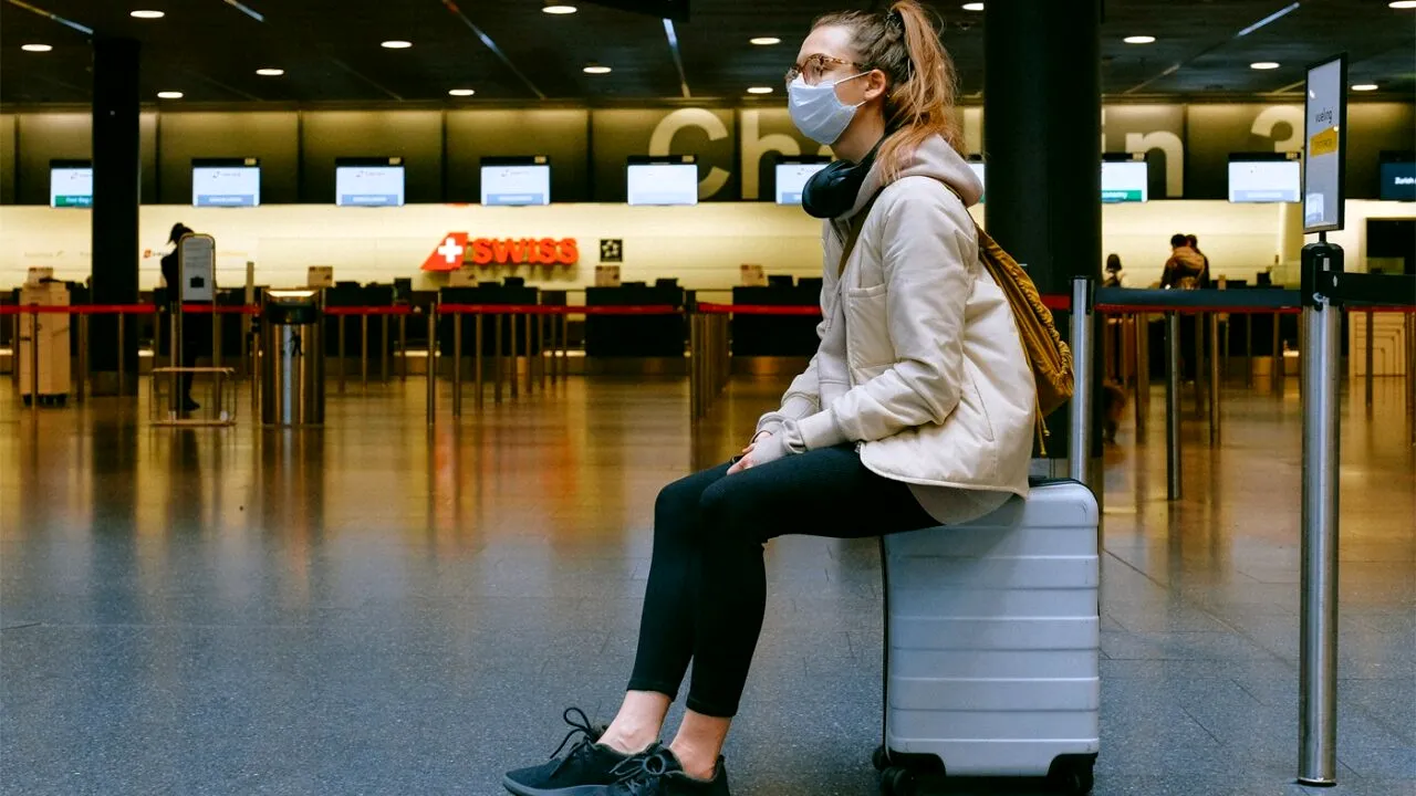 Ce drepturi ai dacă zborul a fost anulat sau dacă avionul are întârziere o oră, 2, 3 4 sau mai mult de 5 ore. Toți românii trebuie să știe acest lucru