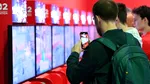 Fraudă cu coduri QR. FBI, avertisment pentru utilizatorii de smartphone-uri, iPhone sau Android: „Escrocherie de tip brushing”