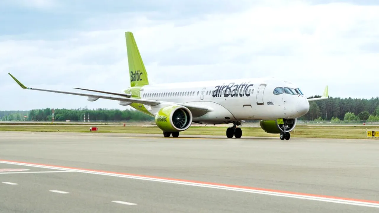 AirBaltic este prima companie aeriană din Europa amenințată de faliment din cauza scumpirii kerosenului. Ce datorii are operatorul de zbor și cum încearcă să se salveze