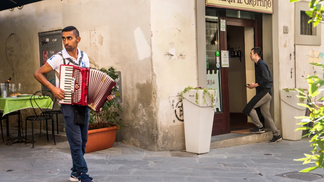 Guvernul Italiei, decizie care scandalizează Europa: Facem recensământ în rândul comunităților de romi. Romii din străinătate vor fi EXPULZAȚI
