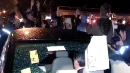 Peste 30 de persoane au venit în fața Secției 10 de Poliție pentru a-i susține pe cei învinuiți în dosarul privind agresarea ministrului Daniel Barbu