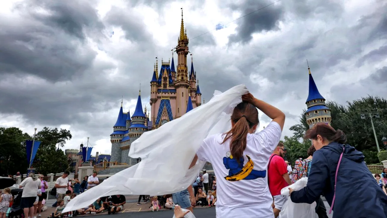 FAKE NEWS rusesc distribuit masiv cu „tărâmul Disney” sub ape, după ce uraganul Milton a lovit Florida