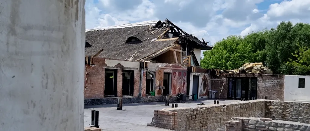 EXCLUSIV VIDEO | Mănăstirea lui Vlad Țepeș renaște din propria cenușă, după incendiul devastator. “Am scăpat biserica. Mă uitam cu groază cum ardea”