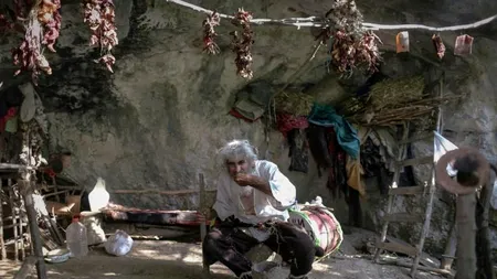 Un bărbat, care trăiește de 20 de ani într-o peșteră, a descoperit recent pandemia Covid-19