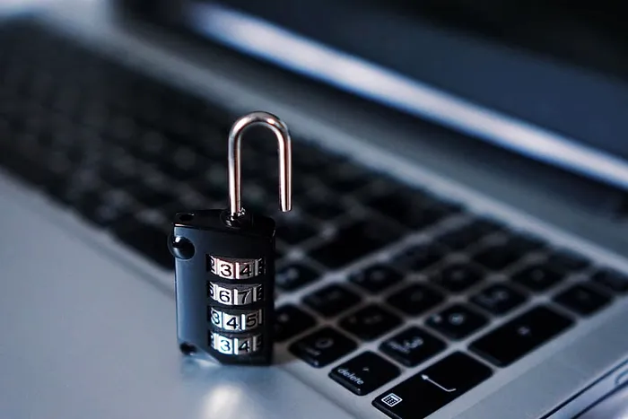 Hackeri români, minează criptomonede folosind dispozitivele victimelor din toată lumea
