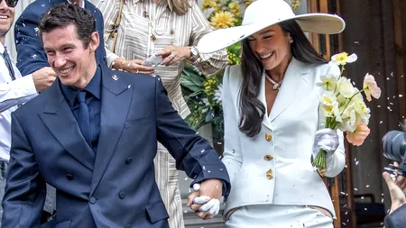 Dua Lipa și Callum Turner s-au căsătorit oficial. Ceremonie discretă la Londra înaintea unei nunți fastuoase în Sicilia