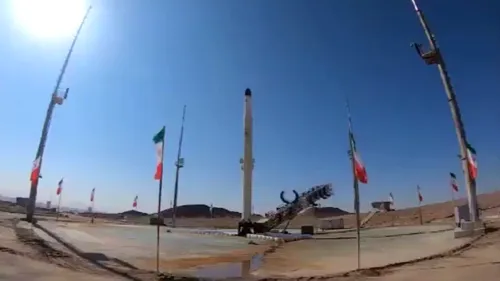 Iranul a testat un nou lansator hibrid! Teheranul sfidează America