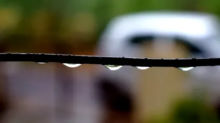 Avertizare meteo. Cod portocaliu de ploi puternice în mai multe județe