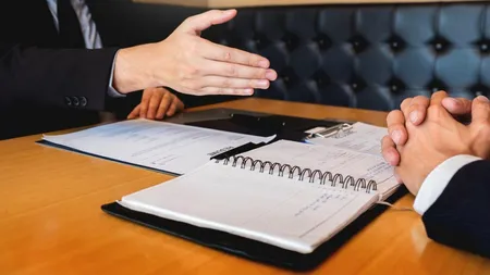 SIE scoate la concurs zeci de posturi. De la spioni, șoferi, IT-iști și experți social media. Ce salarii oferă și care sunt condițiile de angajare