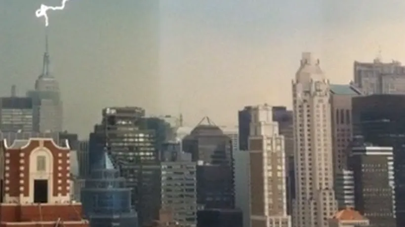 FOTO: Empire State Building, lovită de un fulger