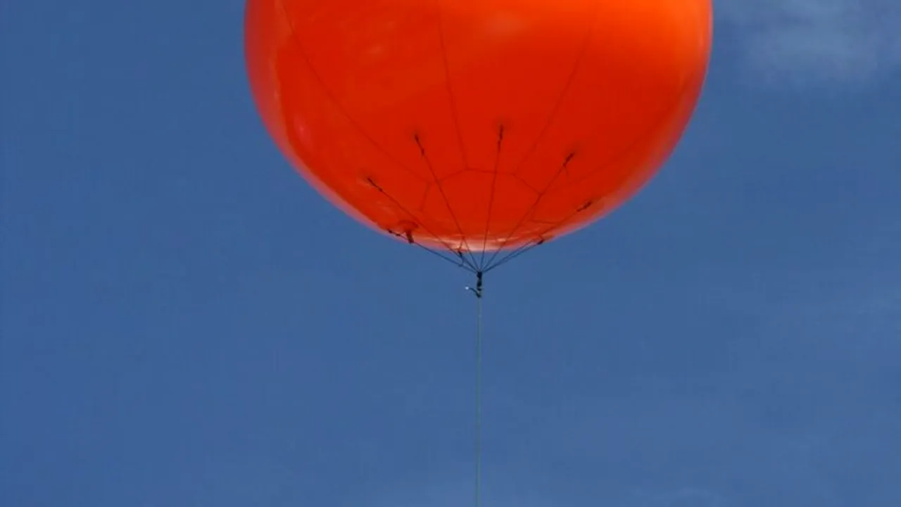 BALON de mici dimensiuni, interceptat de un avion de luptă în SUA. Precizările autorităților americane despre obiectul zburător