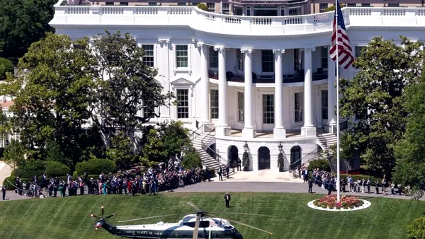 Trump merge mai departe cu modernizarea Casei Albe: vrea construirea unui heliport