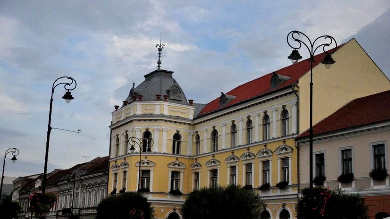 S-a depășit rata de infectare cu coronavirus de 3 la mia de locuitori în Sfântu Gheorghe. Școlile trec în scenariul roșu! Populația, informată prin mesaj RO-Alert