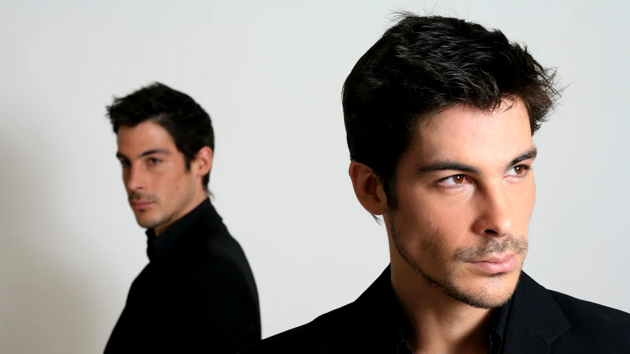 Doi frați GEMENI au scăpat de închisoare pentru că sunt prea ASEMĂNĂTORI. Polițiștii, depășiți de situație