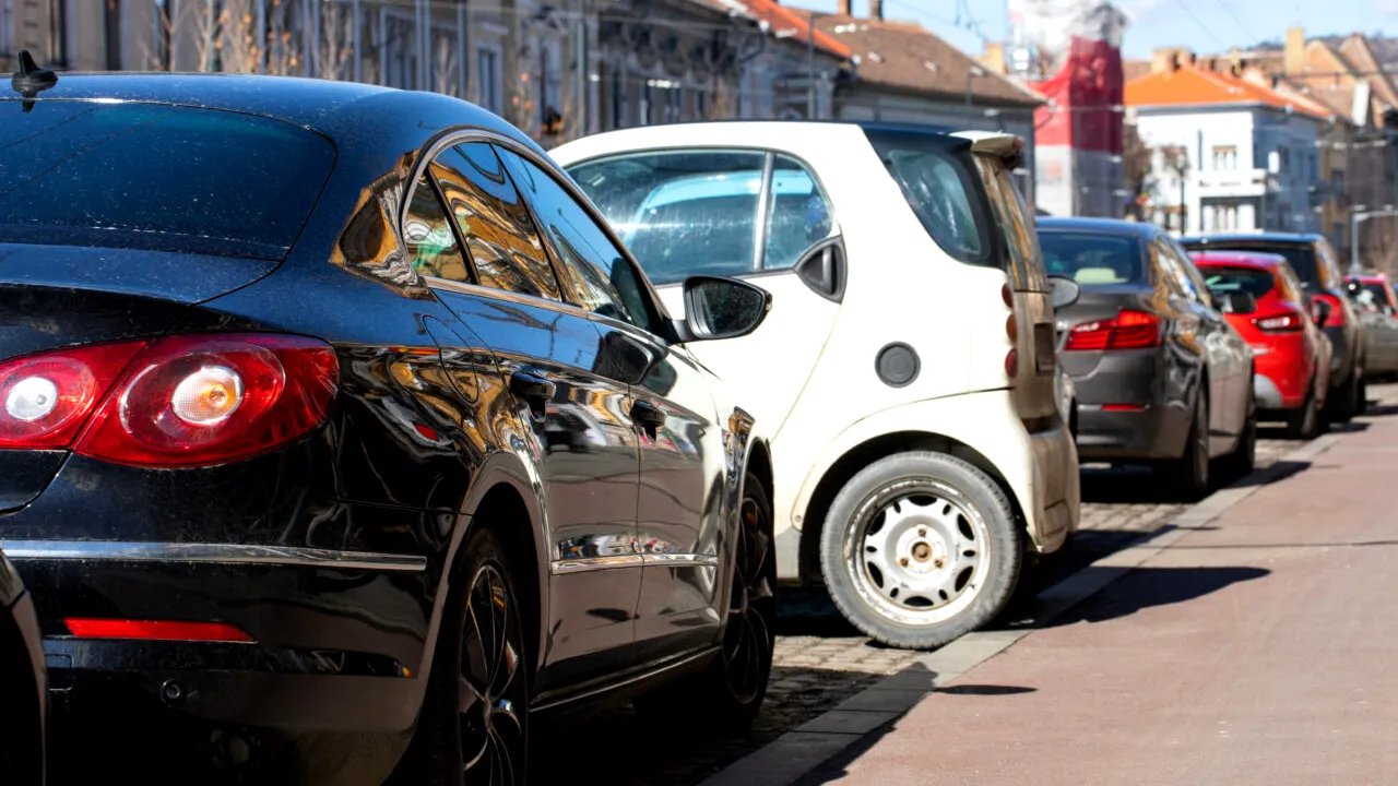 Un client a plătit 179.000 euro pentru un apartament din Cluj Napoca. PARCAREA l-a costat cât o Dacia Duster