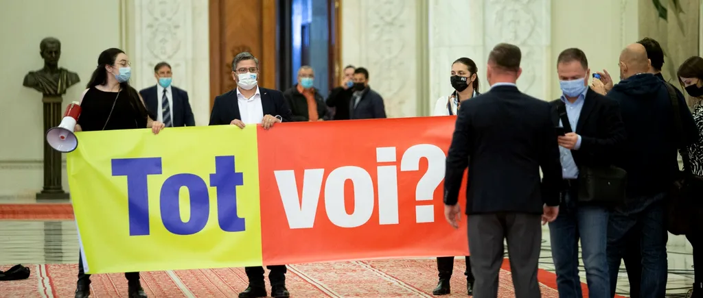 VIDEO | Protest în Parlament, în timpul votului pentru noul Guvern. „Tot voi?”