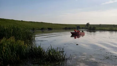 Un pescar blocat în nămol a chemat în ajutor pompierii