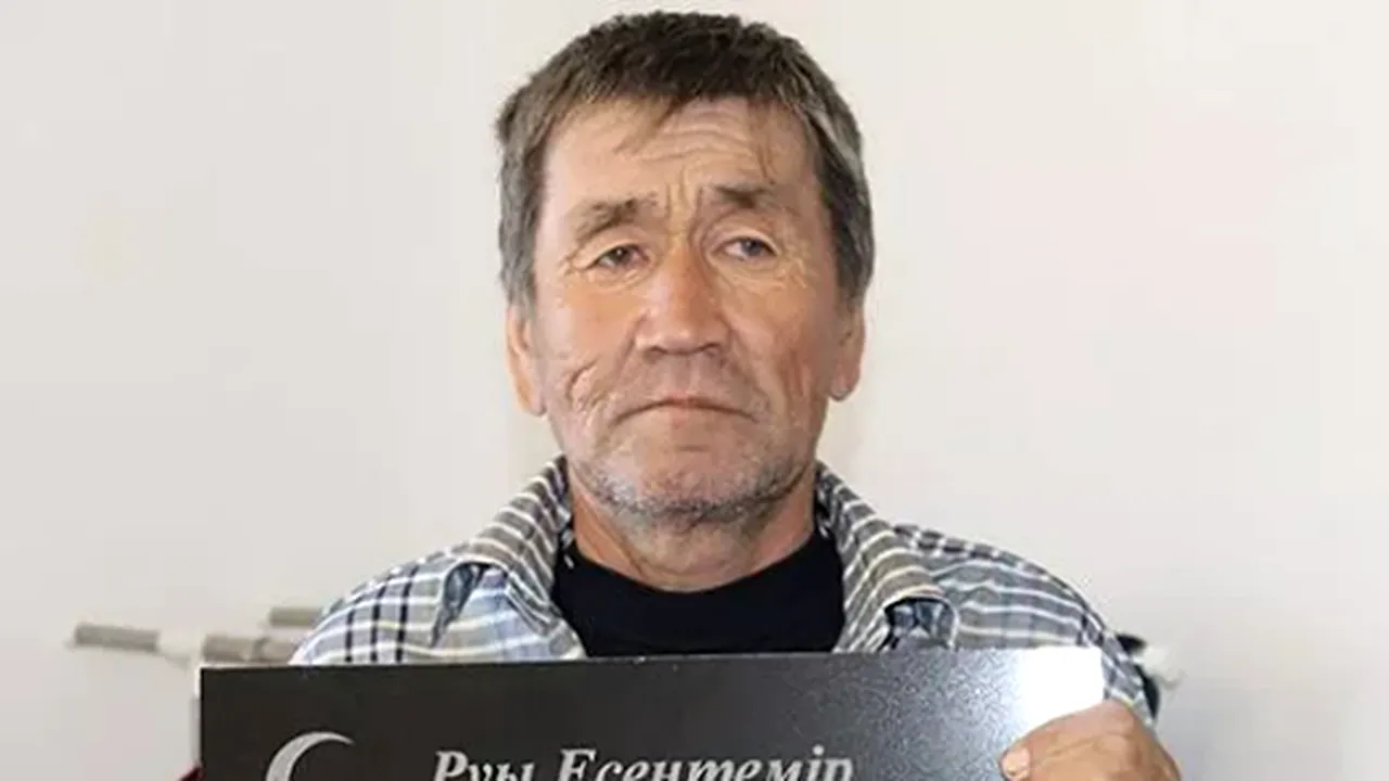 La două luni după ce un test ADN a arătat că A MURIT, un bărbat din Kazahstan a revenit acasă bine mersi. Cum a fost posibilă EROAREA 