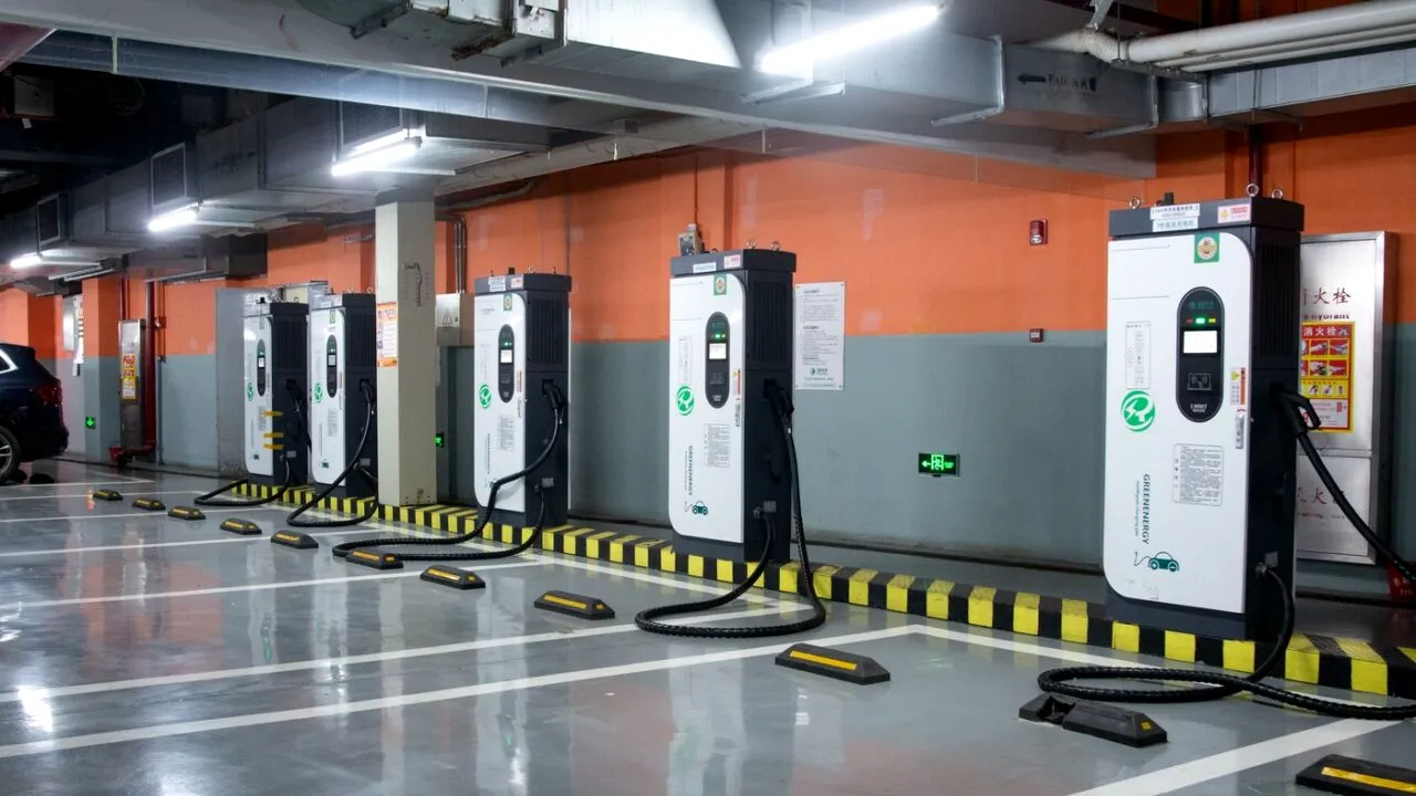 UE prezintă noile taxe vamale impuse vehiculelor electrice din China /Și TESLA va fi vizată de tarife