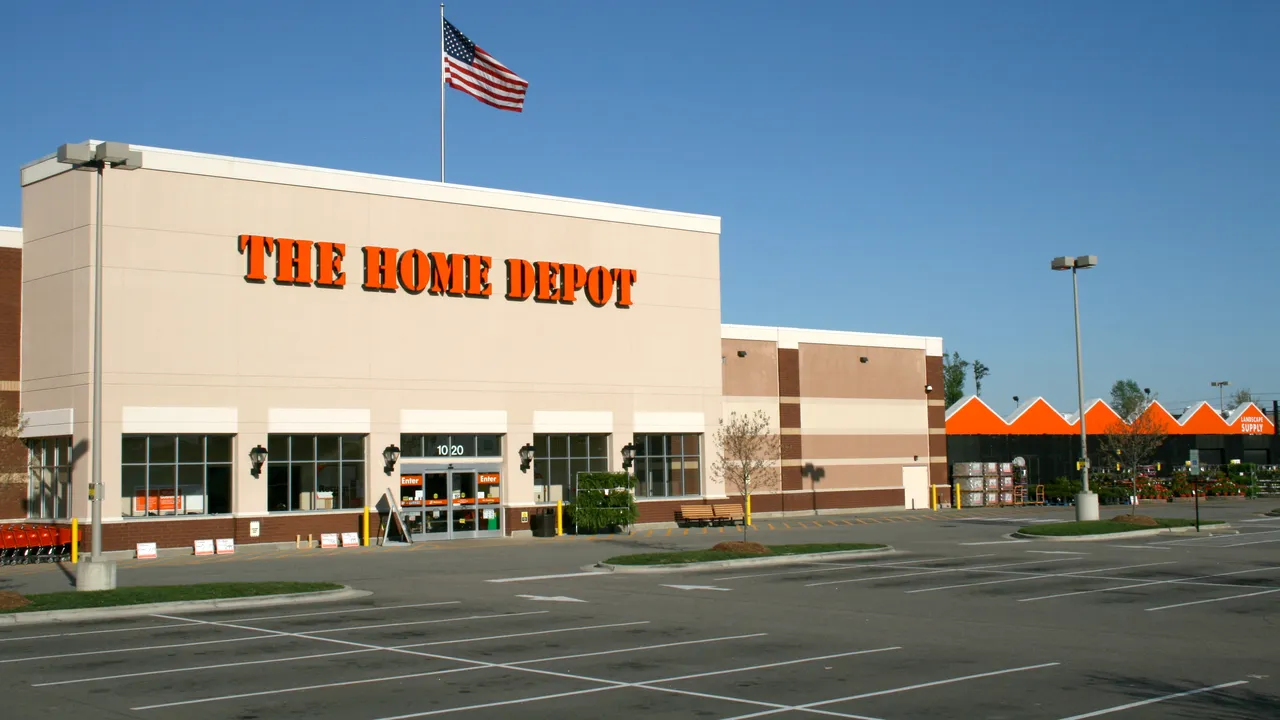 I-a arătat unui coleg de muncă tatuajul cu numele fostei sale prietene, apoi s-a trezit concediat de la locul de muncă