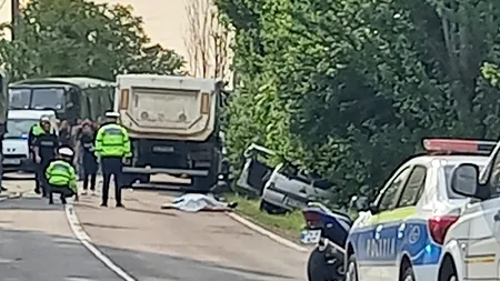 ACCIDENT mortal pe Centura de Est a Ploieștiului. Un autoturism s-a izbit de un autocamion și s-a oprit într-un copac. Șoferul a murit