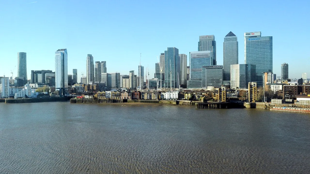 Cele mai mari 12 bănci din Marea Britanie își mută operațiuni în UE, după Brexit. Mii de oameni își vor pierde locurile de muncă