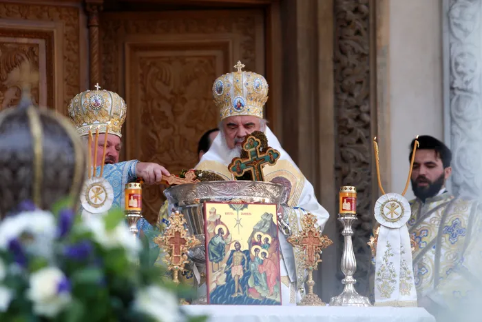 Patriarhul Bisericii Ortodoxe Române oficiază joi, de la prânz, în ziua de Bobotează, Slujba Sfințirii Mari a apei (Aghiasma Mare) / Sursa foto: Alexandra Pandrea