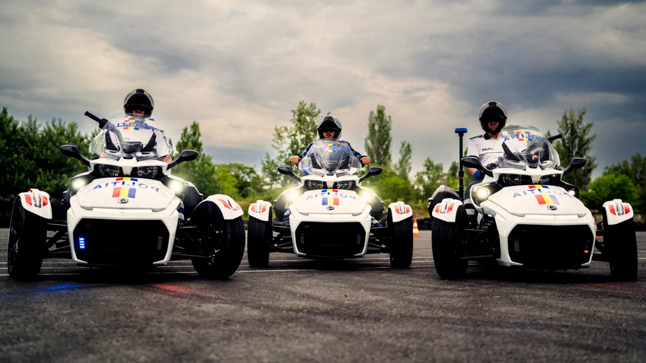 Poliția Rutieră trece la „ținuta de vară”. 3 CAN-AM Spyder F3 pentru polițiștii bucureșteni / Cum au reacționat șoferii