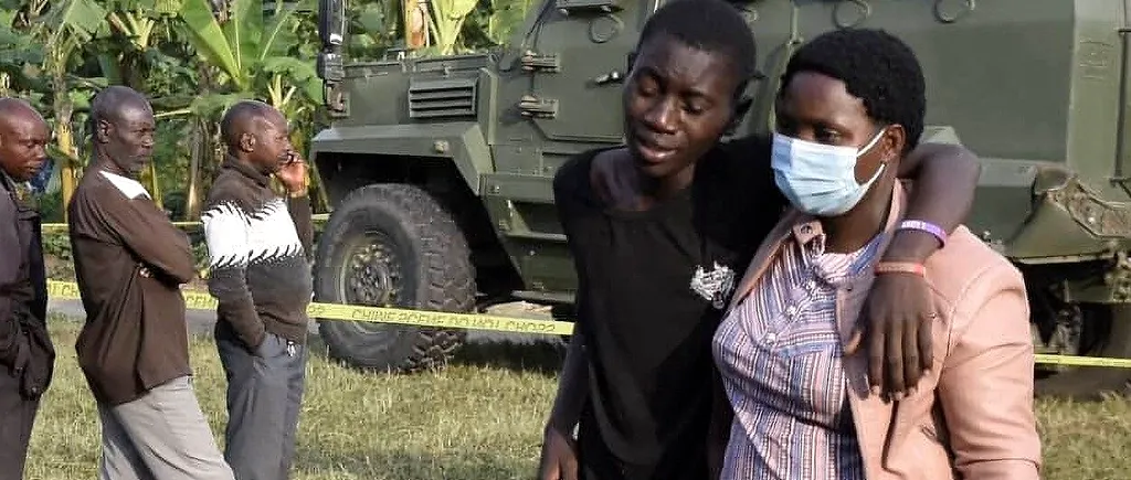 MASACRU în Uganda. Copii arși de vii, băieții căsăpiți cu topoare, fetele răpite pentru a fi vândute. Cine sunt măcelarii