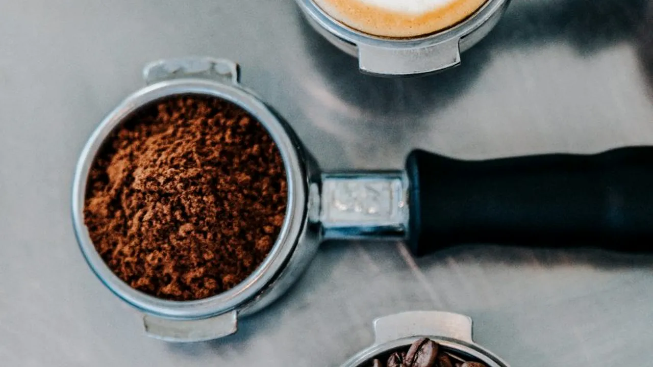 Speciile de cafea „uitate” care cresc la temperaturi mai ridicate ar putea contribui la viitorul industriei cafelei, amenințată de schimbările climatice