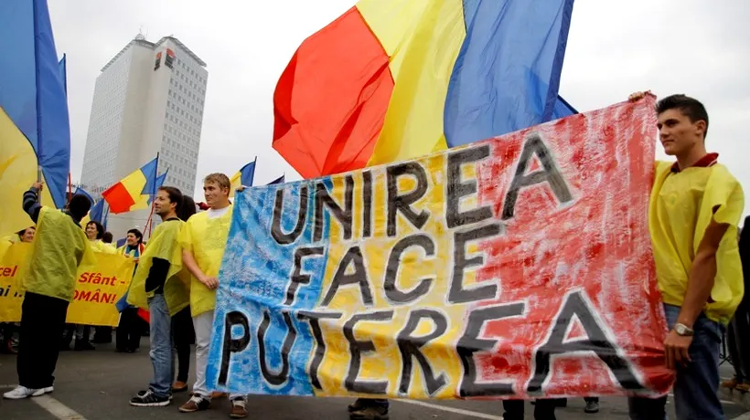 Mii de persoane participă în Capitală la un marș pentru unirea Basarabiei cu România 