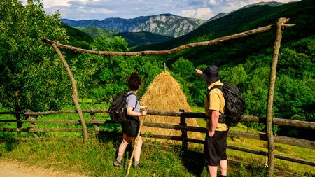 Studiu MedLife: Românii nu știu că mersul pe jos poate face bine și minții. Doar 12% merg frecvent în drumeții și declară mai multă energie