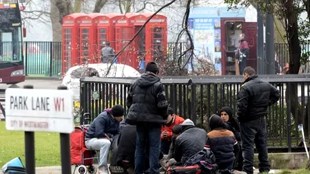 Un grup de cerșetori din România a ocupat un parc din centrul Londrei. GALERIE FOTO