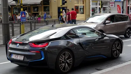 Se schimbă legea. Mașinile puternice, INTERZISE acestor șoferi!