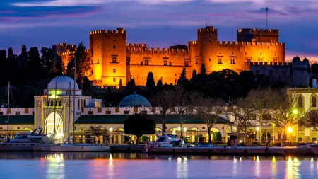 ANUNȚ. Zborurile internaţionale vor fi reluate de la 1 iulie / Când reîncepe sezonul turistic în Grecia